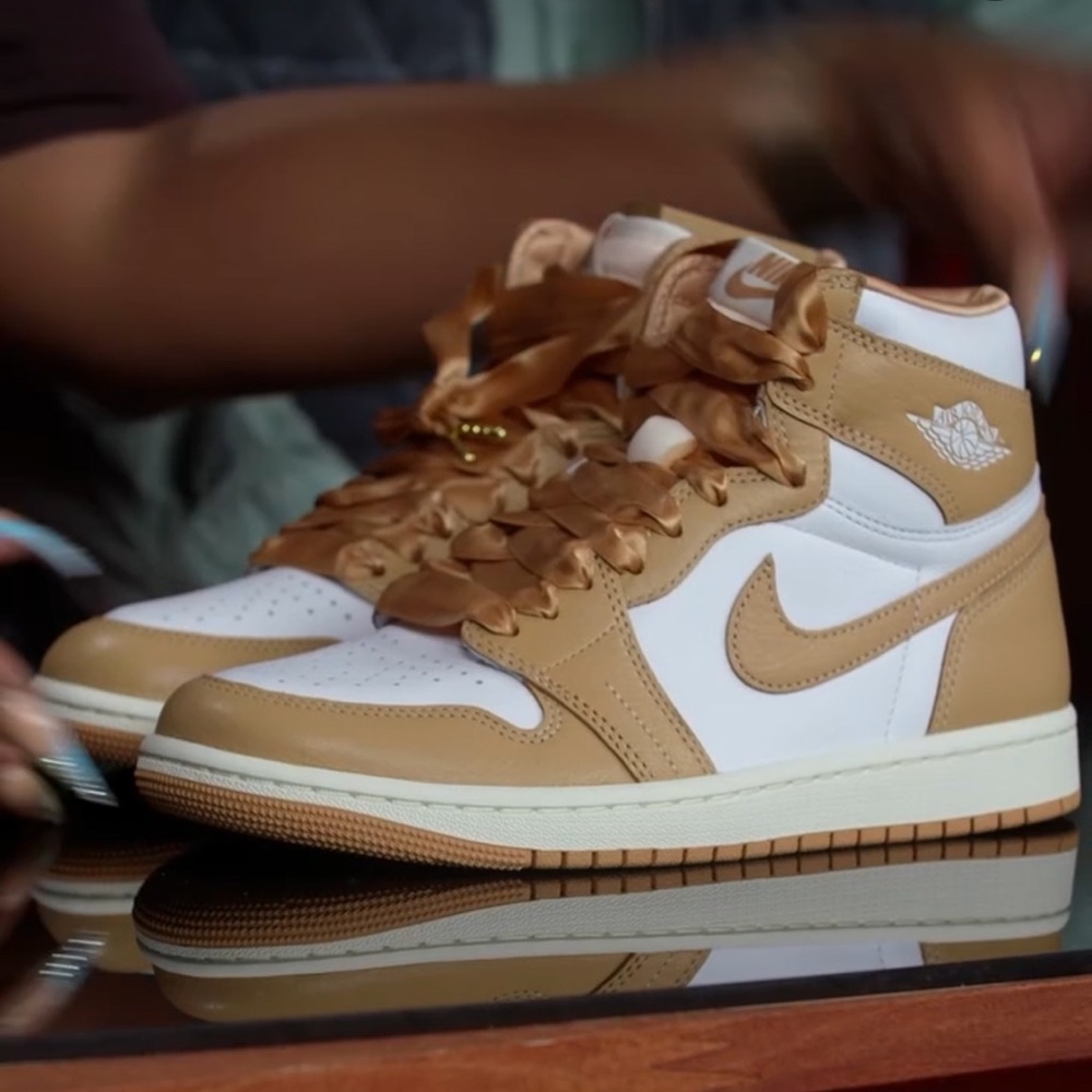 NEW Womens Jordan 1 Retro High OG
Praline
